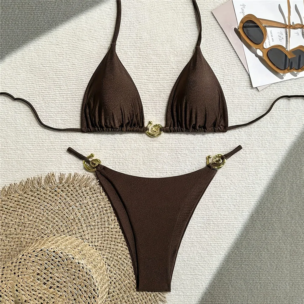 أطقم بيكيني صغيرة بسلسلة بنية داكنة ملابس سباحة مثيرة للنساء 2025 حلقة معدنية ملابس سباحة للعطلات ملابس شاطئ بكيني Mujer