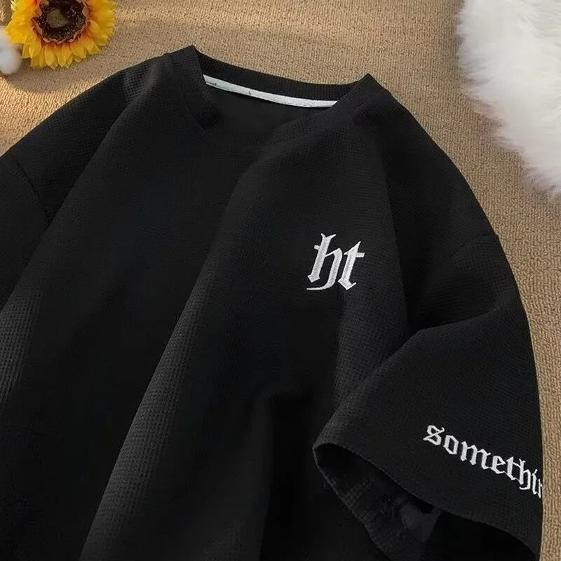 Camiseta informal bordada de media manga para hombre, moda sencilla de verano, versátil, holgada, cuello redondo, ropa de marca a la moda