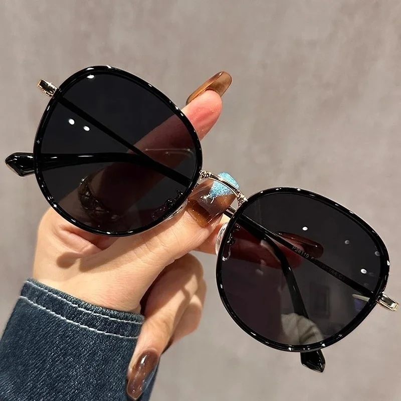 Fashion Round Polarized Sunglasses Unisex Retro Metal Frame Sun Glasses UV400 Lightweight Eyewear for Travel Outdoor Activities