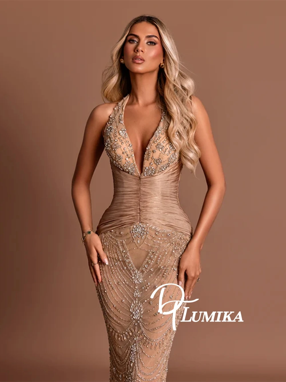 

Вечернее платье DTLumika с вырезом халтер, облегающее, с богатой вышивкой бисером и кристаллами, на заказ, с телесной подкладкой, для банкетов, гала-вечеров и вечеринок