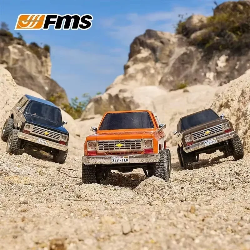 FMS-リモコン付きシボレーk5ブレザー,1:24スケール,4wd,デュアルスピード,ドアブリッジ,オフロード車,シミュレーションモデル,おもちゃ,ギフト
