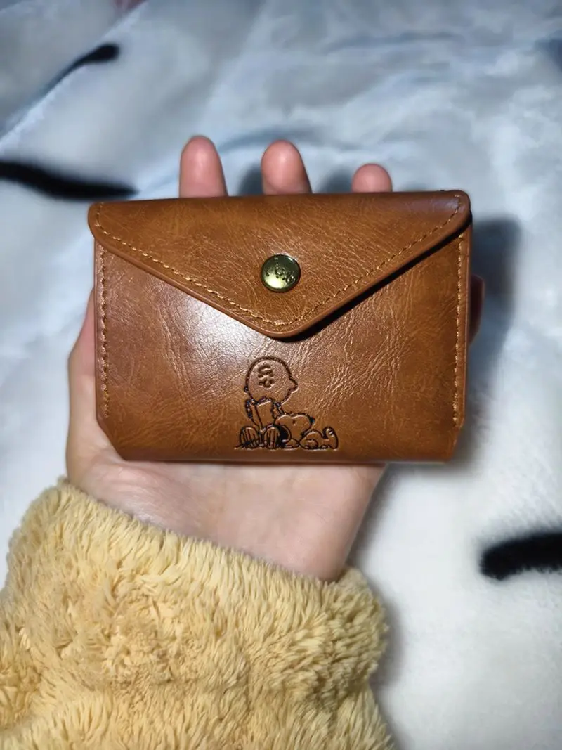 Portfel unisex Snoopy, składany na trzy, z ekoskóry, uroczy, wielofunkcyjny portfelik na monety dla kobiet i mężczyzn.