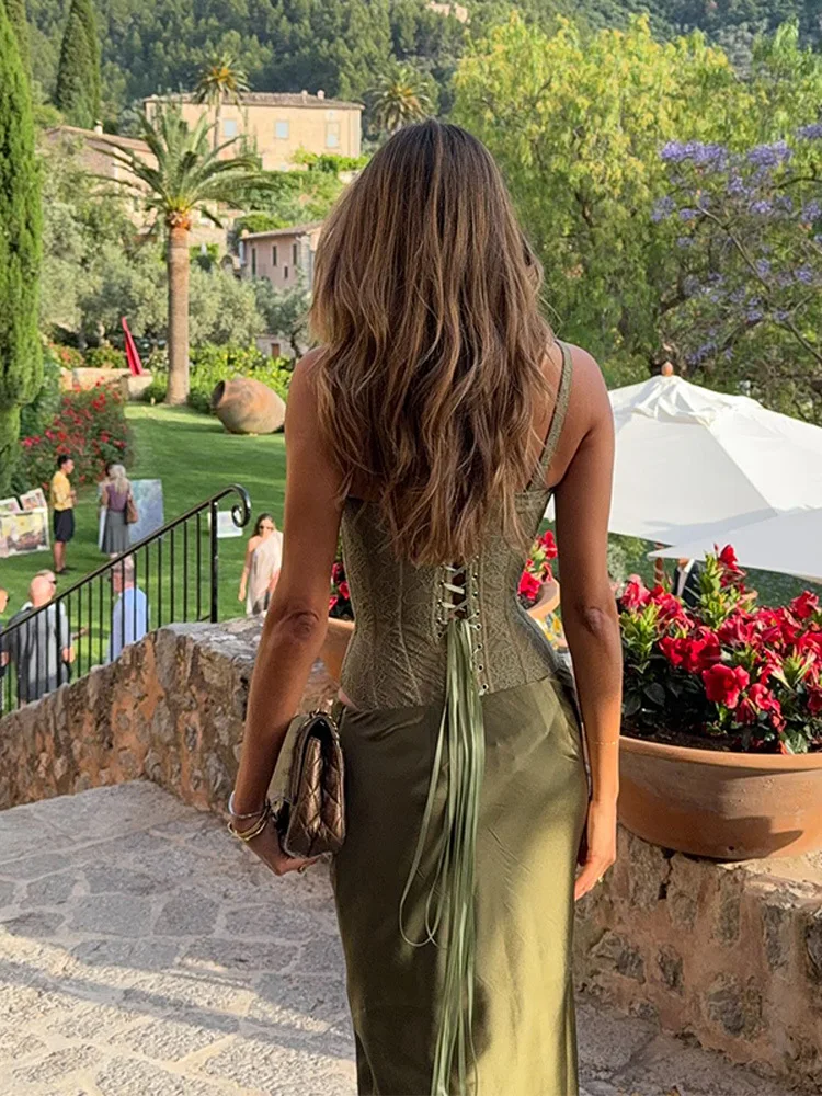 グリーンフィッシュボーンベストロングサテン スカートスーツ レディース レース ノースリーブ スリング コルセット マーメイドスカート 2025 夏 レディース パーティー クラブウェア