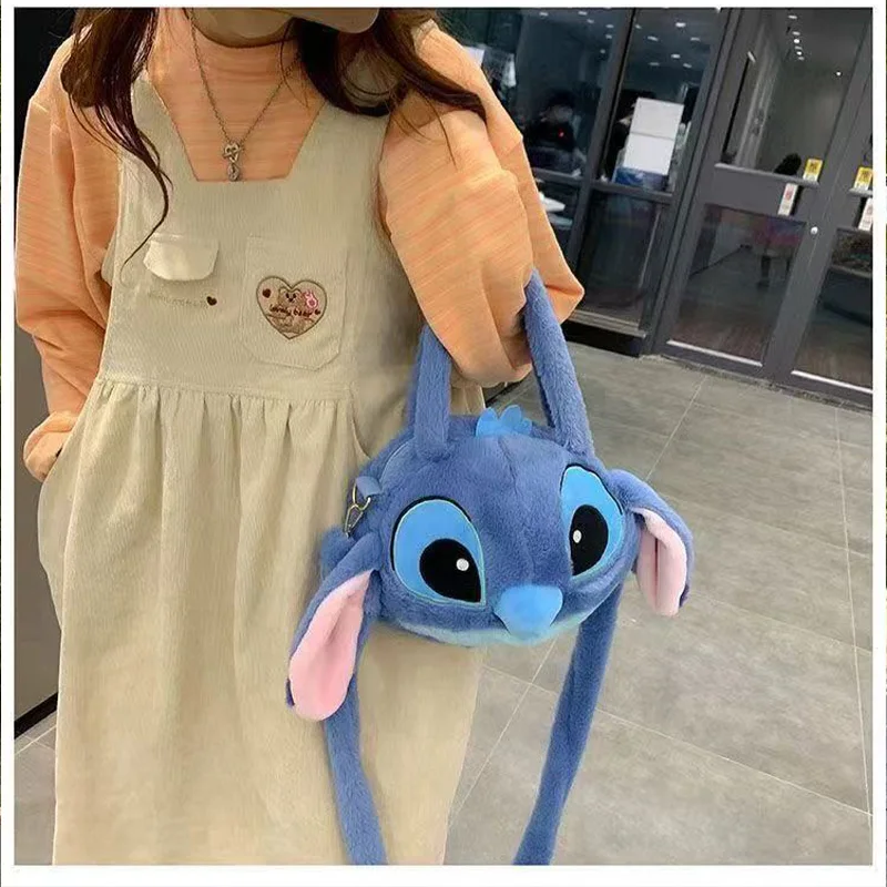 กระเป๋าสะพายไหล่ลายดิสนีย์สติทช์ การ์ตูนลิโลแอนด์สติทช์ กระเป๋าเป้ตุ๊กตาขนนุ่ม ของเล่นตุ๊กตาขนนุ่ม กระเป๋าสะพายข้างสำหรับเด็กผู้หญิง กระเป๋าถือตุ๊กตาขนนุ่ม ของขวัญคริสต์มาส