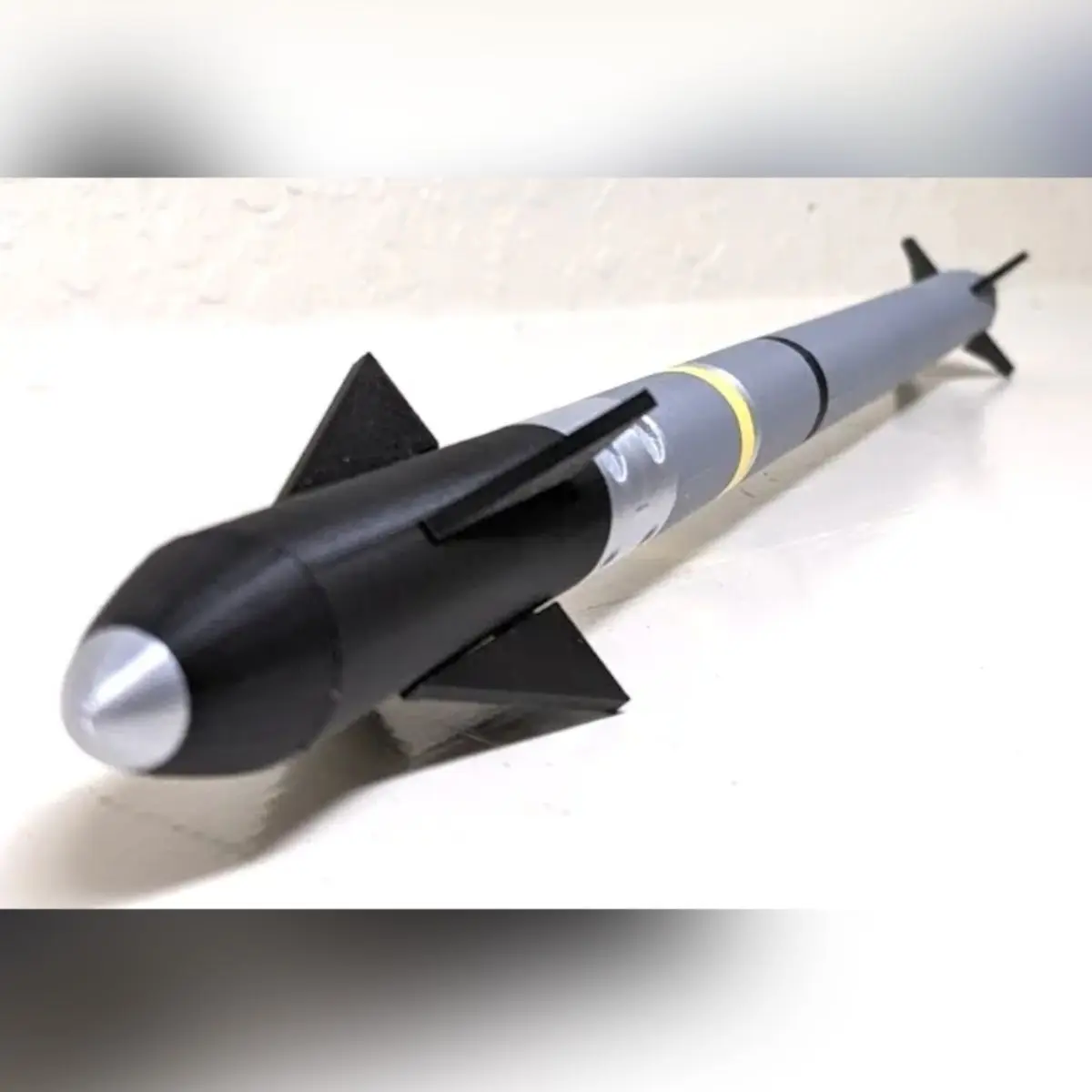 AIM9X صاروخ Sidewinder 1:8 نموذج صواريخ Sidewinder من الهواء إلى الهواء زخرفة واقعية لعشاق عسكري ثلاثية الأبعاد مطبوعة جامع