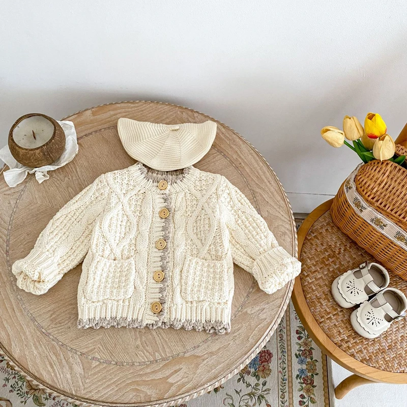 Autumn new style 0-3 years old baby clothes, baby boys and girls, contrasting color hem round neck knitted coat, baby cardigan