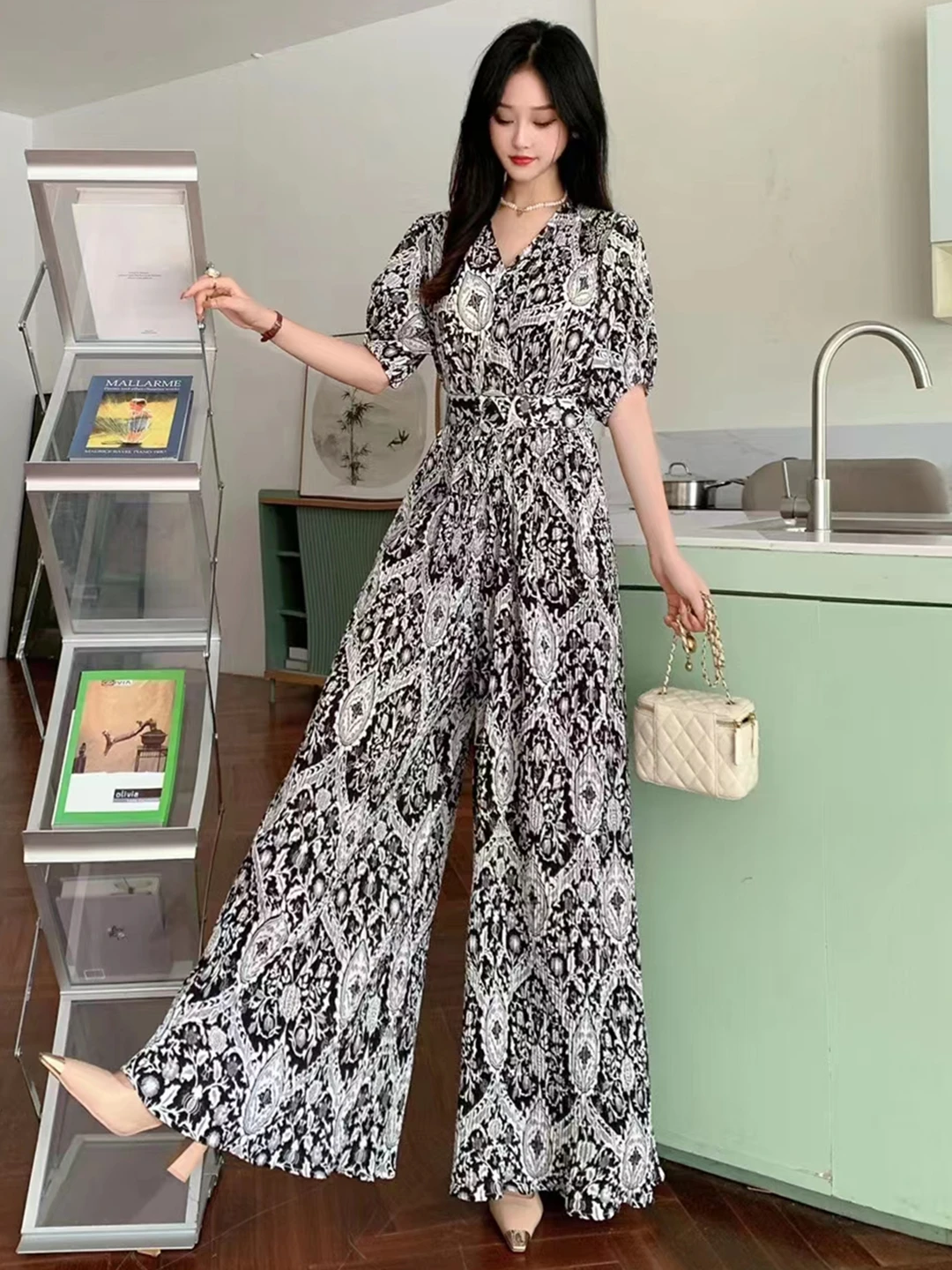 2023 New Summer Women V-Neck Puff Sleeve Belt Slim Jumpsuits High Quality Retro Print Wide Leg Long Pants Pleated Jumpsuits