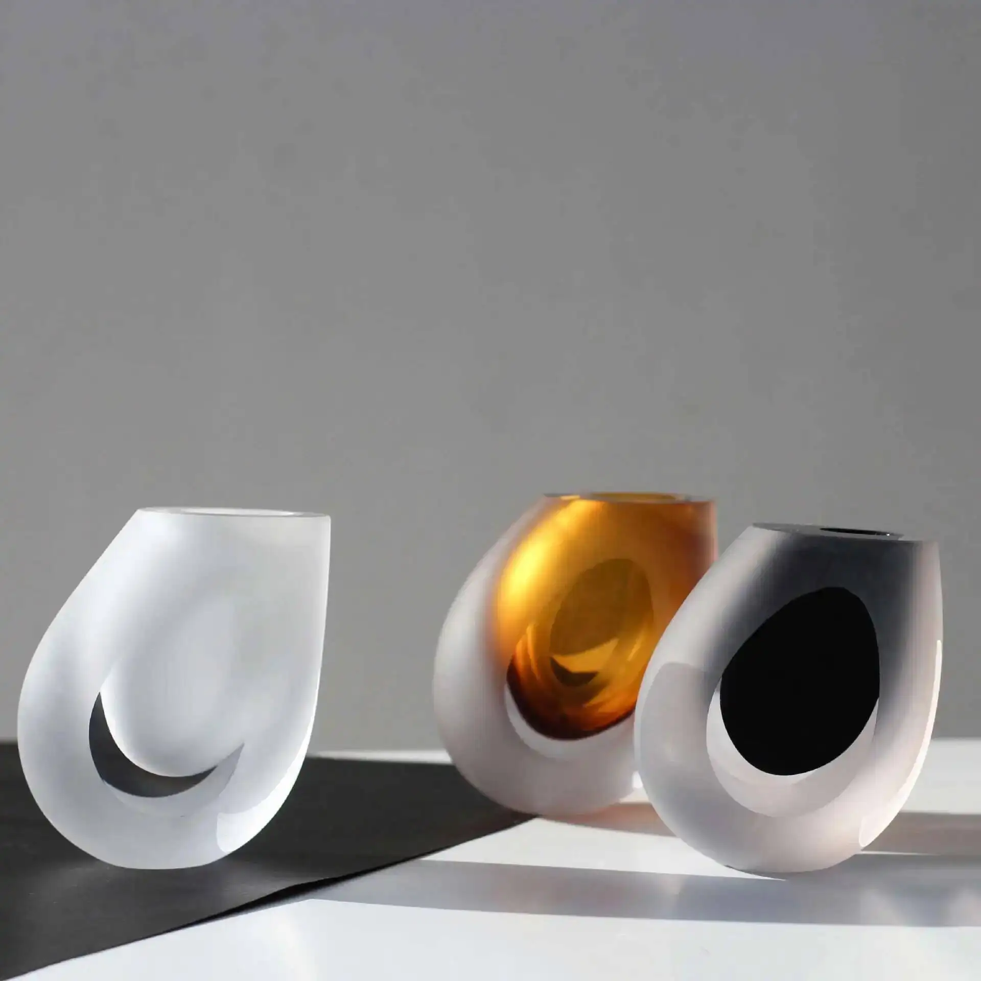 

Nordic Modern Blown Thick Bottom Small Mouth Colorful Mini Decoration Wide Mouth Dinner Desktop Hydroponics Black and White Vase