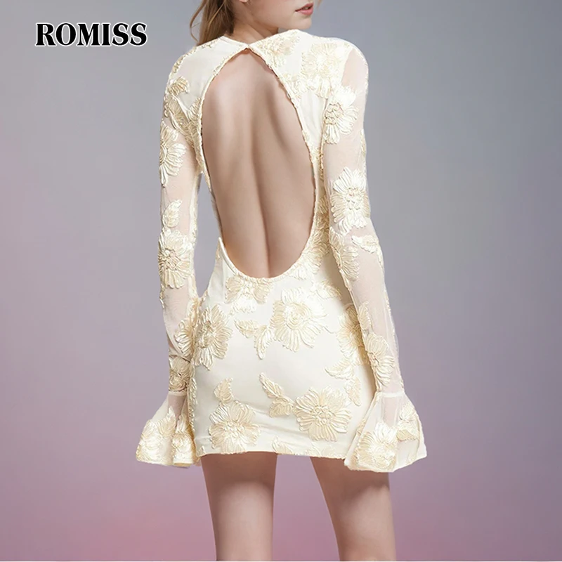 

ROMISS Solid Color Back Embroidery Flower Lady Dress Round Neck Flared Sleeve Sleeve High -waisted A -line Dress Female Fashion