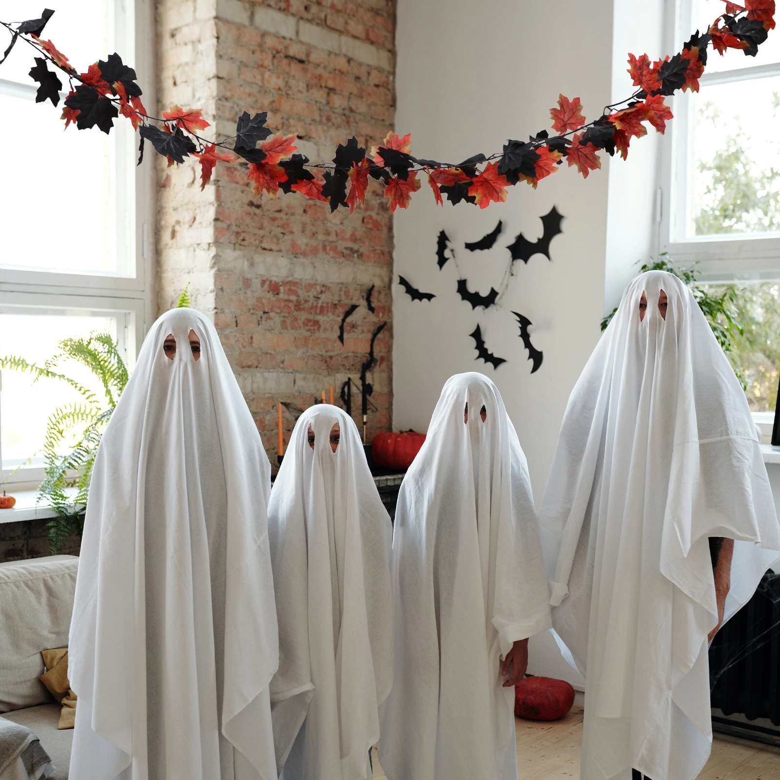 

1pc Halloween Maple Leaves Garland Assorted Color Romantic Design Practical Home Decoration Fine Craftsmanship Gift