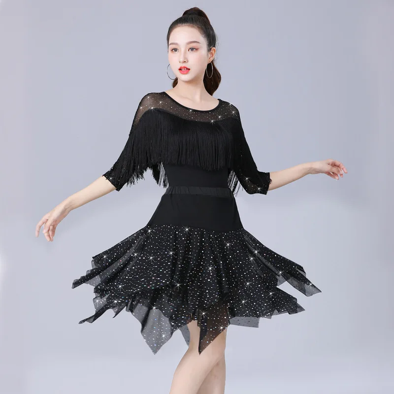 ที่กําหนดเองชุดเต้นรําละตินฝึกเครื่องแต่งกายหญิงผู้ใหญ่การแข่งขันเครื่องแต่งกายพู่ชุดด้านบนชุด