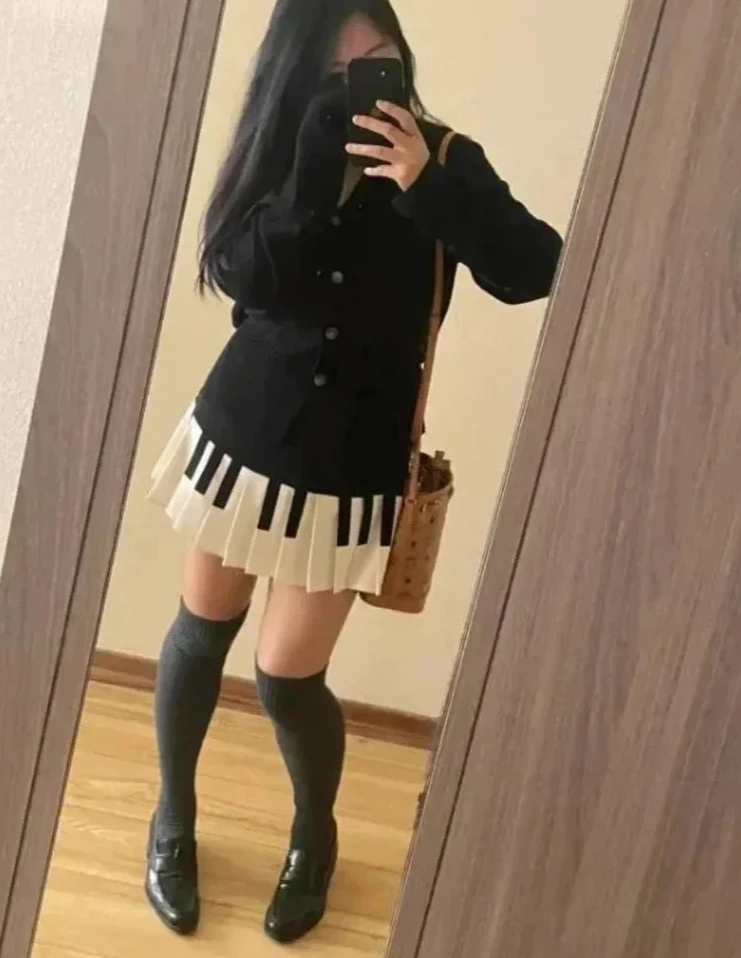 Spring Black White Spliced Women Short Skirt Slim Design Harajuku Mini Skirt Female  Korea Style Chic Piano Skirt