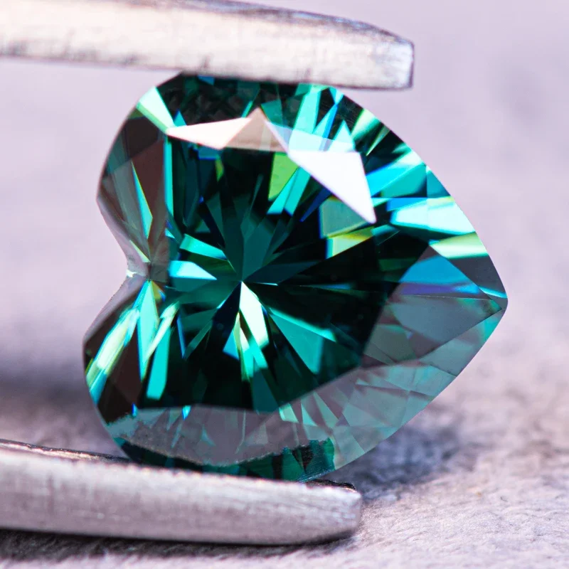 Moissanite Stone Natural Colour Emerald Heart Shape Pass Diamond Tester Charms Top Jewelry Making Materials with GRA Certificate