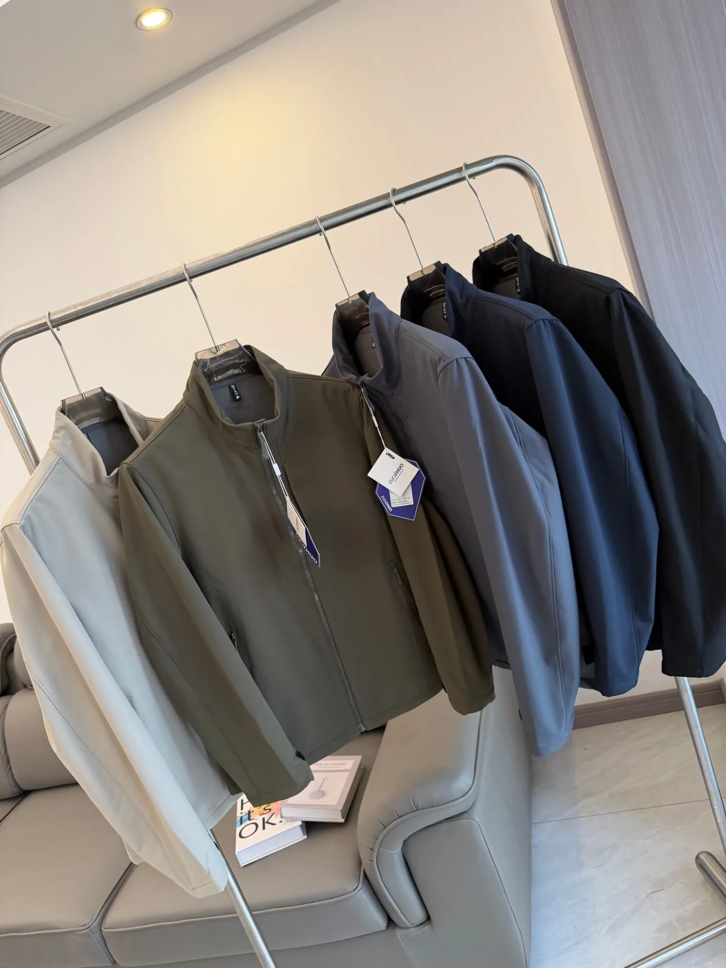 

Мужская демисезонная куртка-софтшелл с воротником-стойкой, ветрозащитная, водонепроницаемая, теплая, для активного отдыха