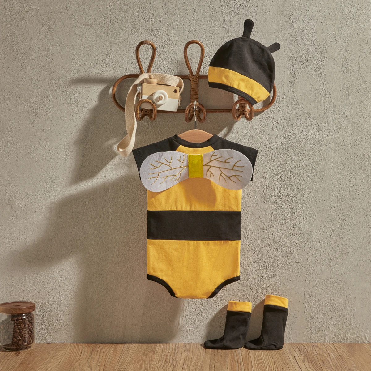 EWODOS 0-12M Newborn Baby Kids Boys Girls Halloween Bee Costume Short Sleeve Honeybee Bodysuit + Hat + Wings + Socks Set