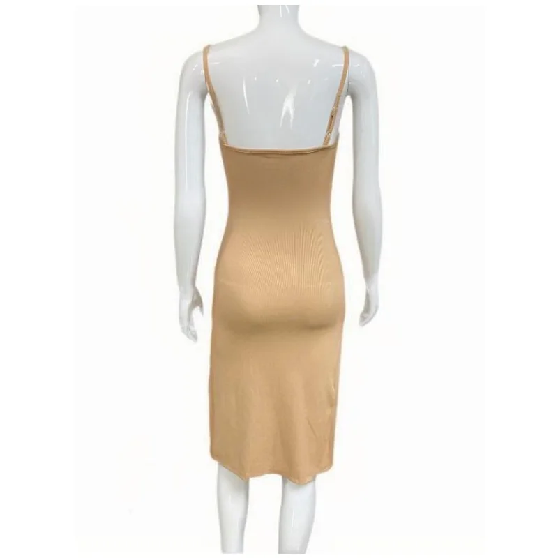 2025年夏の新作レディースドレスは、セクシーなホルターネック、カットアウト、レースアップ、ハイ スリットのロングドレスです。