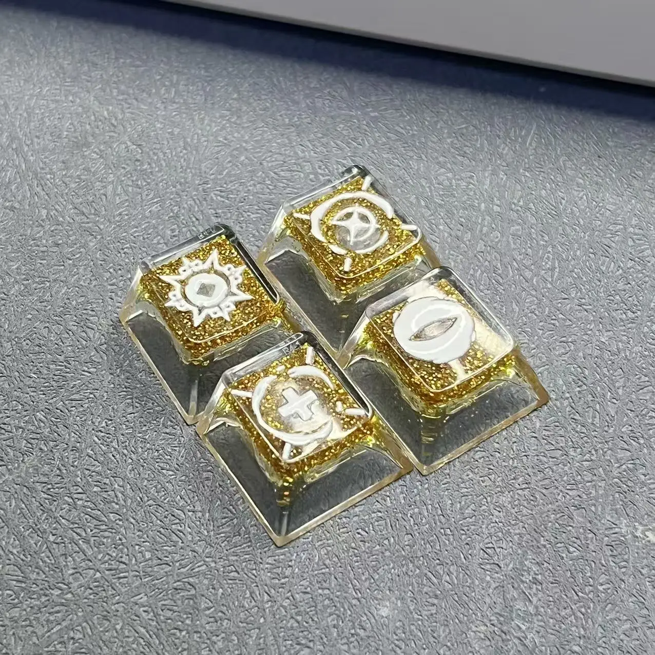 4PCS Cartoon Anime Red Transparent Creative Personalized Game Mechanical Keyboard Red Transparent Directional Keyboard Keycaps