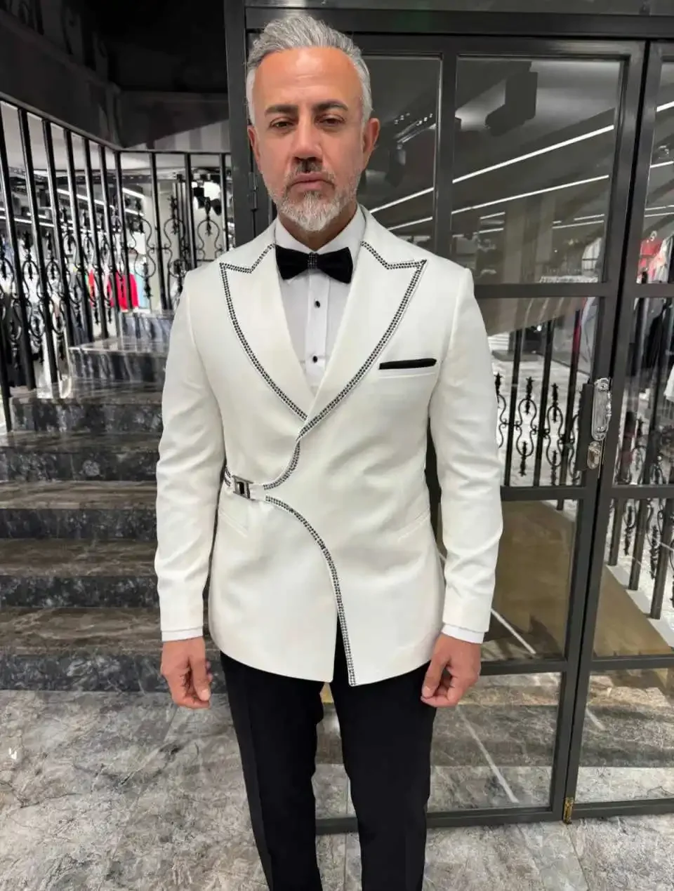 Double Breasted White Jacket Black Pants Men's Suits Luxury Beads Wedding Tuxedo for Groom Party Slim Fit 2 Pieces Best Man Sets