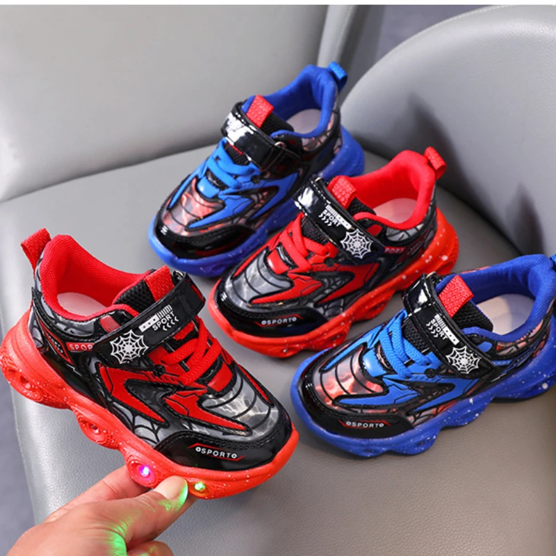 LED Baby świecące buty chłopięce świecące Spiderman sportowe trampki chłopięce antypoślizgowe buty dla małego dziecka latarki Led Disney