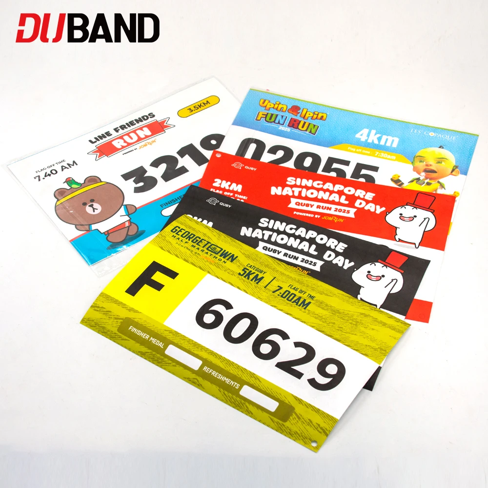 Bavaglini da maratona personalizzati con spille da balia Etichette numeriche impermeabili resistenti allo strappo per eventi di corsa