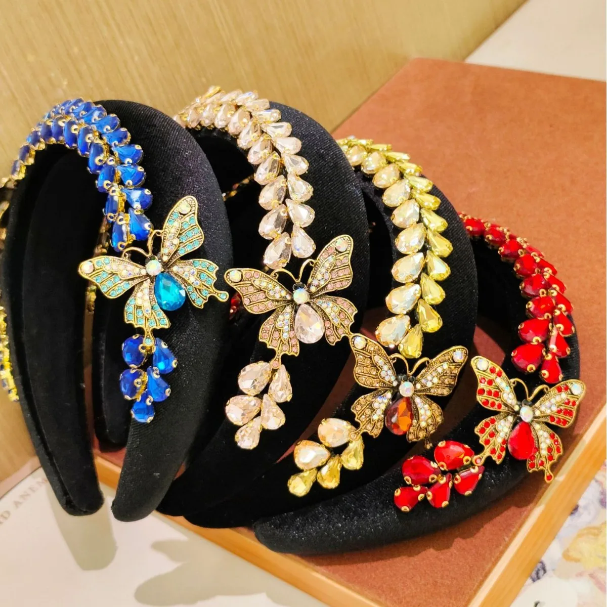 Retro light luxury high sense cranial top headband butterfly with diamonds 2025 autumn and winter new headband