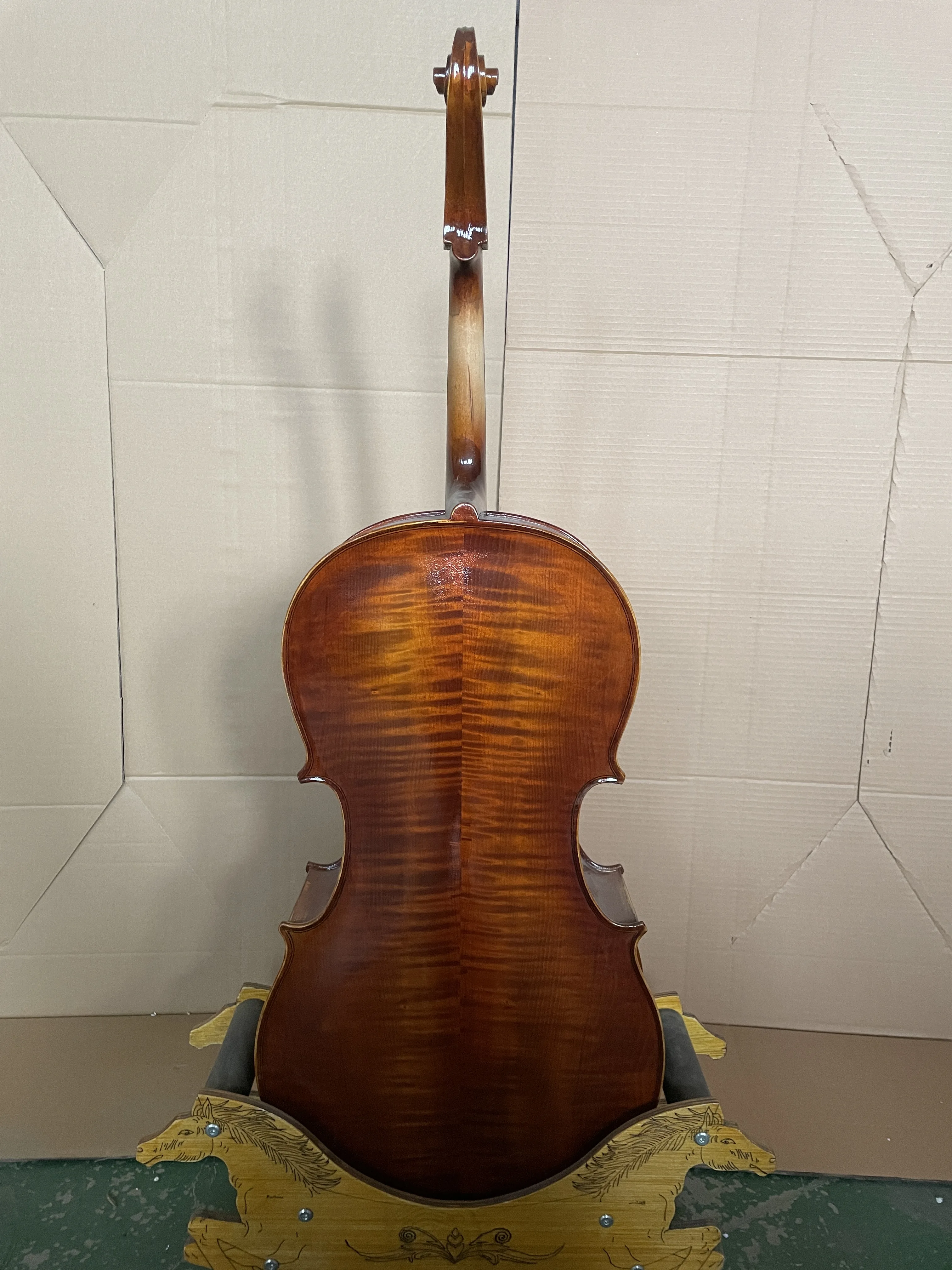 High grade varnish, handmade, rare, beautiful flames, striped maple, Stradi style, acoustic cello, 4/4 size