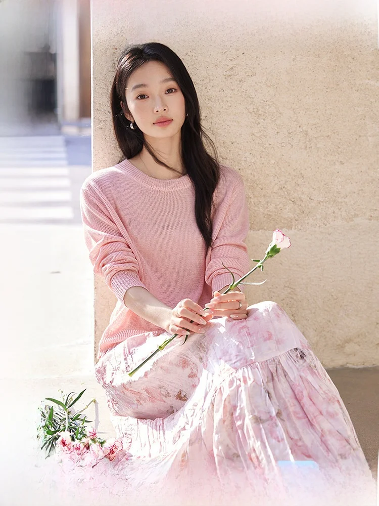 

Pink Knitted round Neck Two-Piece Set for Women Elegant Semi-Body Skirt And Top Ensemble Suitable for Spring Season