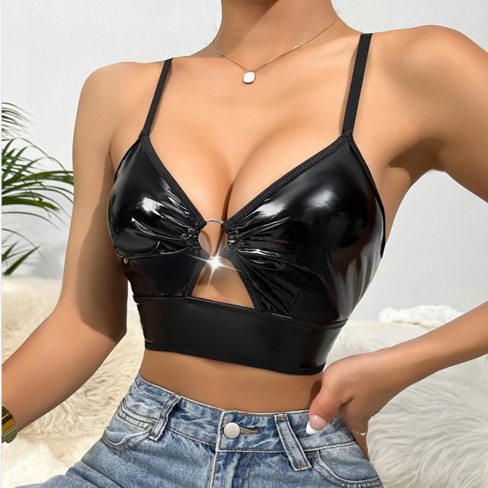 Kobiety Clubwear Kobiety Seksowny błyszczący skórzany biustonosz na seks Gorąca seksowna bielizna Metalowy pierścień Hollow Lateks Push Up Bralette