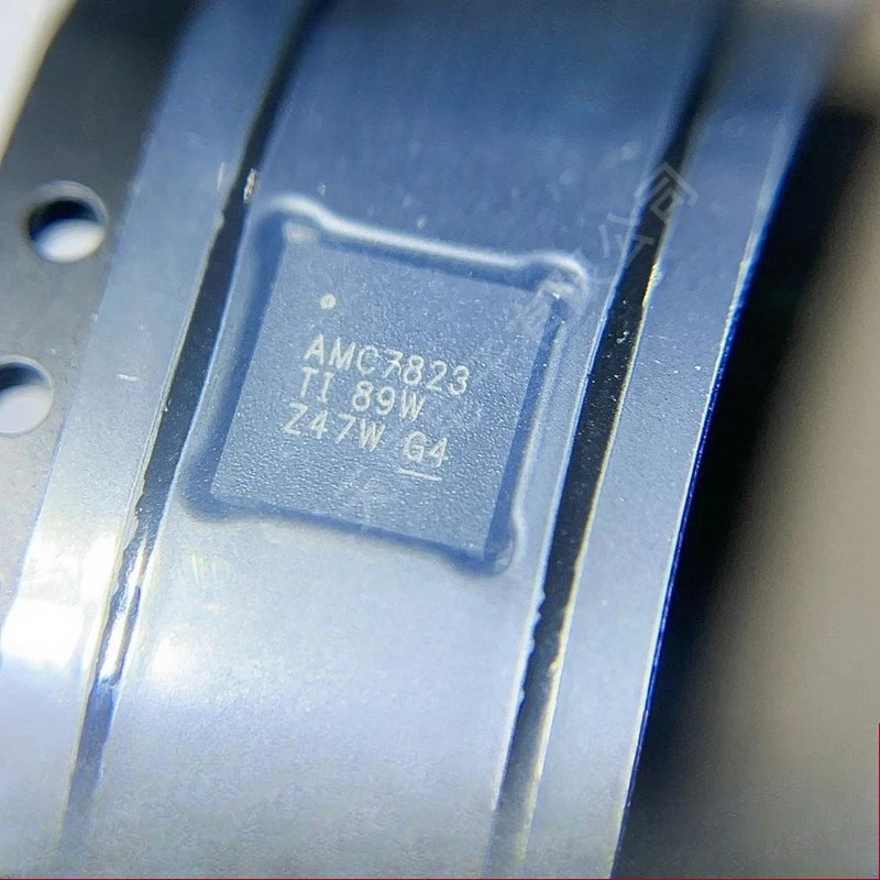 1PCS AMC7823IRTAR  Integrated Multi-channel ADC and DAC for Analog Monitoring and Control  QFN40