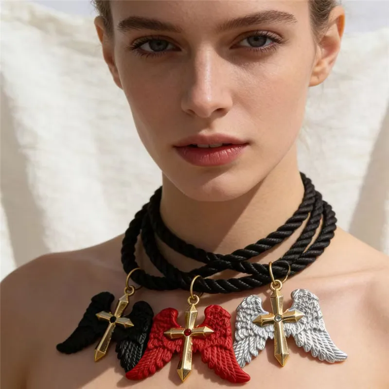 

Retro European And American Double-Winged Cross Pendant Necklace Unisex Punk Hip Hop Style Stainless Steel Choker