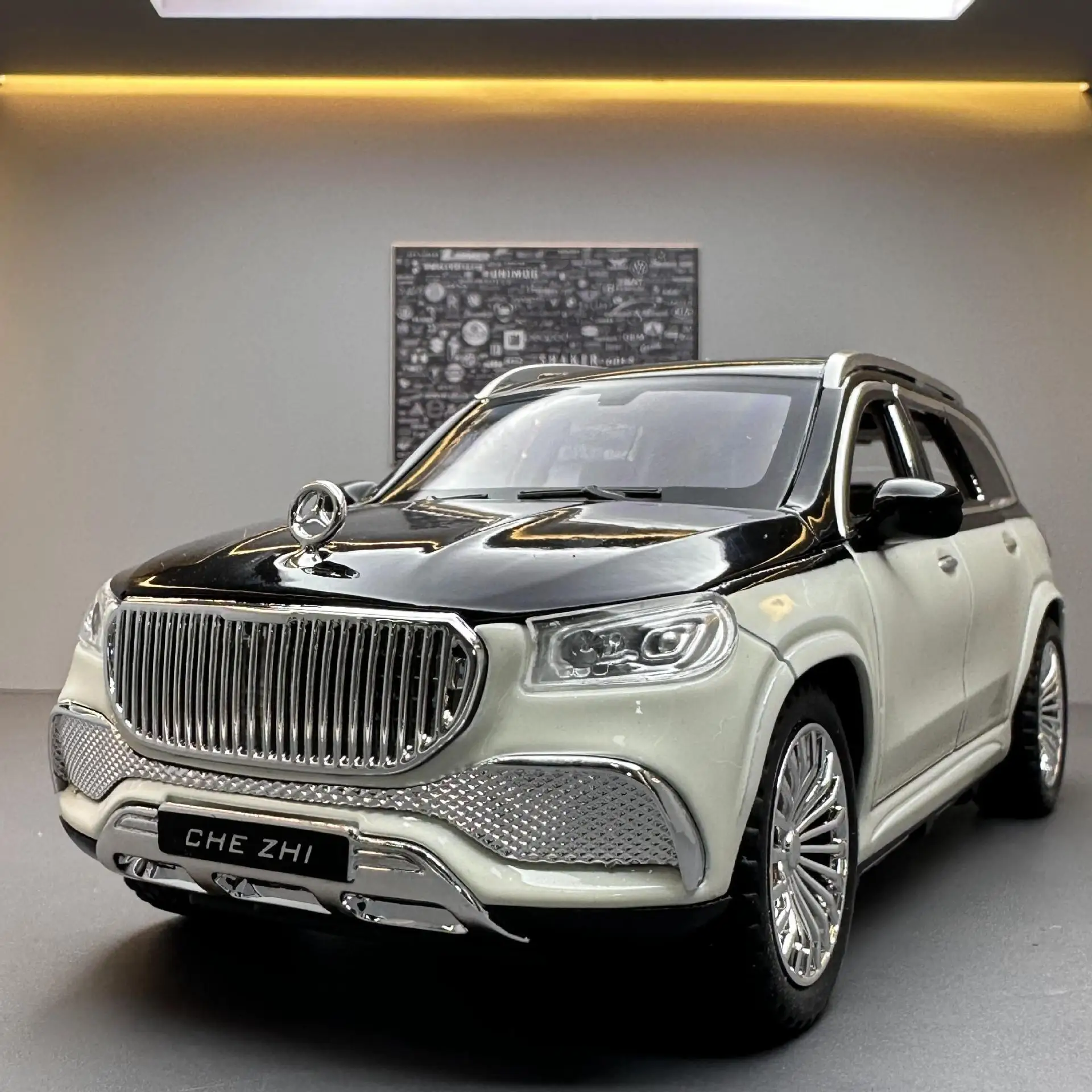 1:24 Scale Alloy Maybach GLS600 Off Road Toy Car Model With Sound And Light Pull Back Feature Ideal Gift For Kids And Car Lovers