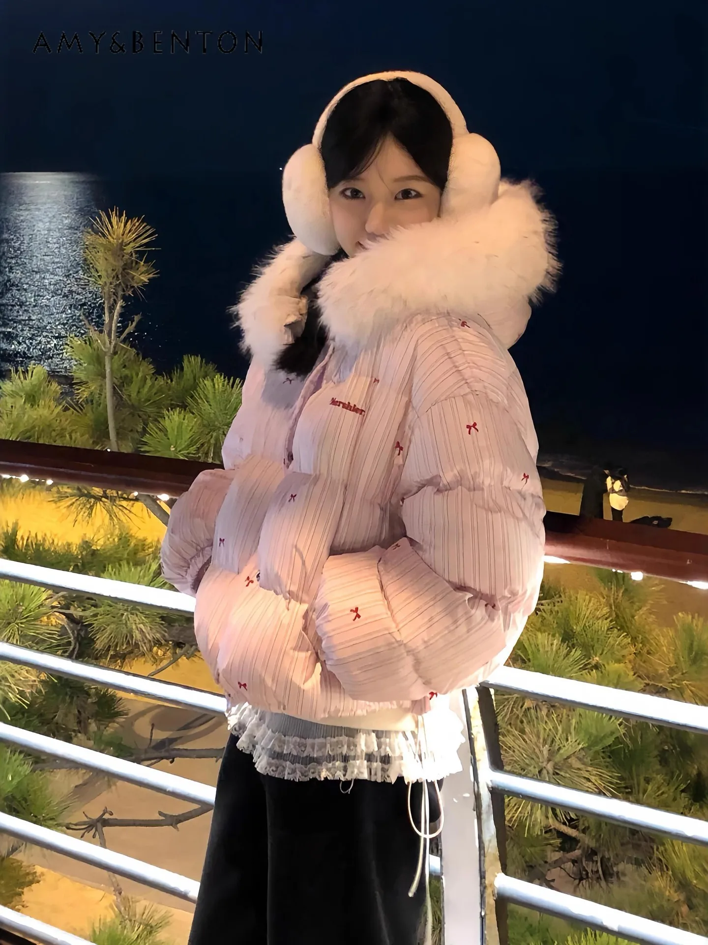 

2025 Winter American Style Pink Striped Bow Collar Hooded Cotton Jacket for Women Warm Thickened Short Blue Puffer Jacket