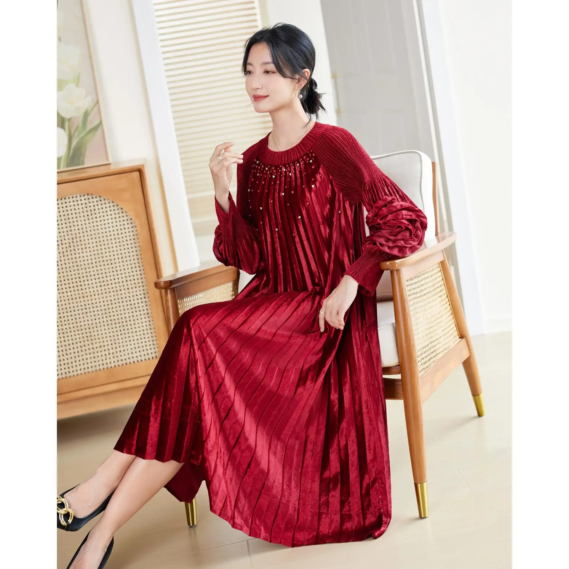 Miyake Pleated Velvet Elegant French Dress Autumn and Winter New Heavy Industry Beading Noble Mother Red Festive Wedding Dress