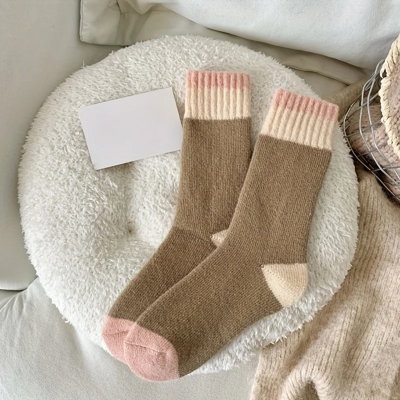 6Pcs (3 Pairs Mixed Colors) Thick Socks, One Size Fits All, Women's Autumn and Winter Style, Trendy Mid-Calf Socks, Winter High-Calf Fleece-Lined Thick Warm Solid Color Terry Long Socks