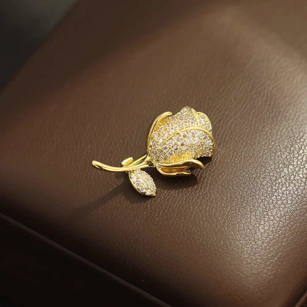 Summer New Luxury Full Cubic Zirconia Rose Brooch Niche Exquisite Design Coat Cardigan Personalized Accessories Pins