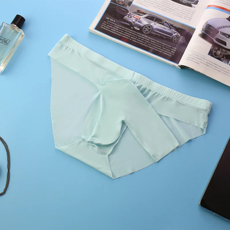 Men's Ice Silk Underwear Ice Silk Seamless Briefs Bullet Separation Pouch Panties Thin Breathable Underpants Bikini Slip Homme