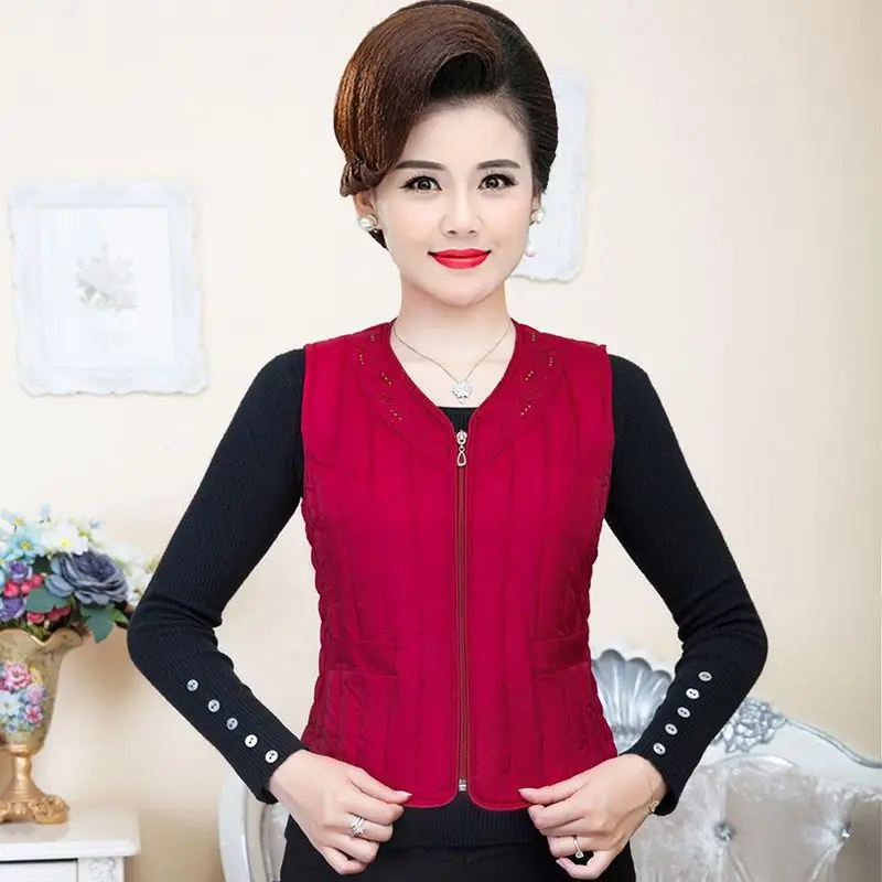 

Women's ort Padded Vest Slim Fit Quilted Jaet Inner Wear Close-Fitting Thermal Nylon Fabric Autumn Winter Faion Vest