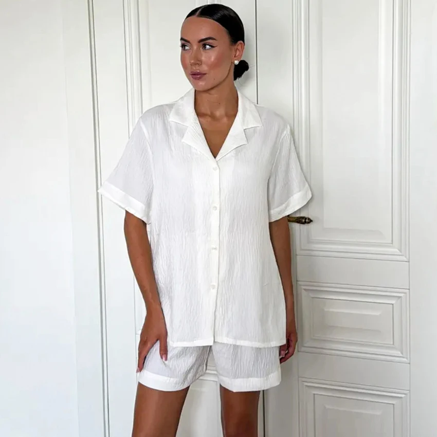 

Комплект домашней одежды Hiloc: женская пижама из дышащей текстурированной плиссированной ткани, однотонная, с отложным воротником, топ и шорты, 2 предмета, 2026