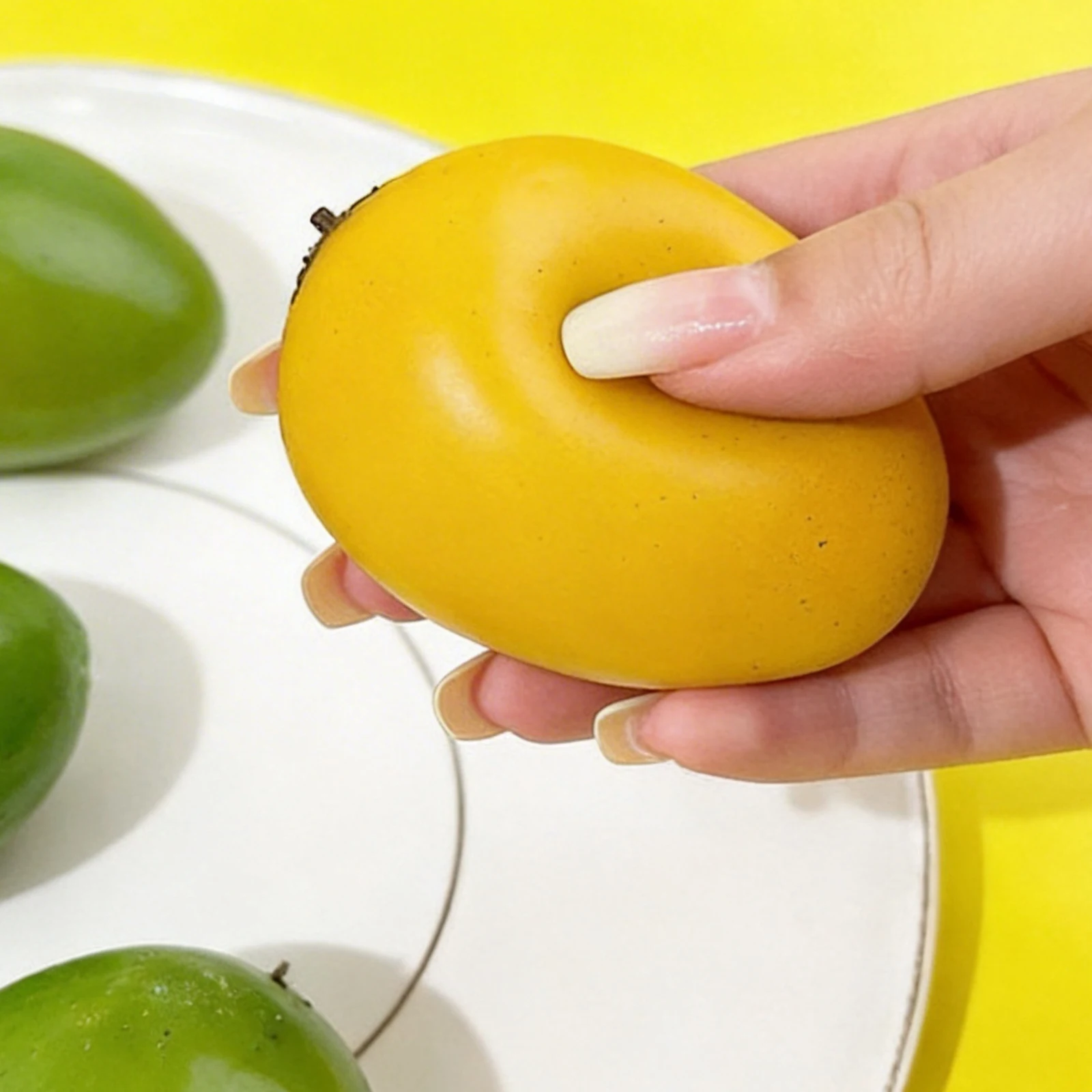 Temperature Sensitive Mango Squeeze Toy Anti-Stress Fluid Mango Fidget Toy Color Changing Mango Squeeze Toy Office Desk Decor