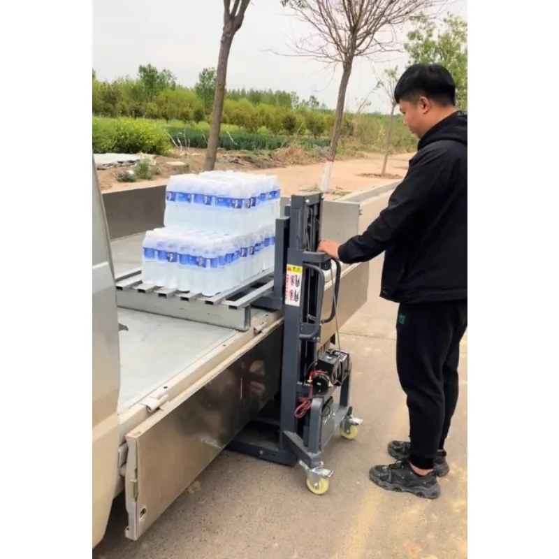 Mini stakery z platformą transportową na palety, z obrotowymi kółkami, silnikiem hydraulicznym i rdzeniem hydraulicznym.