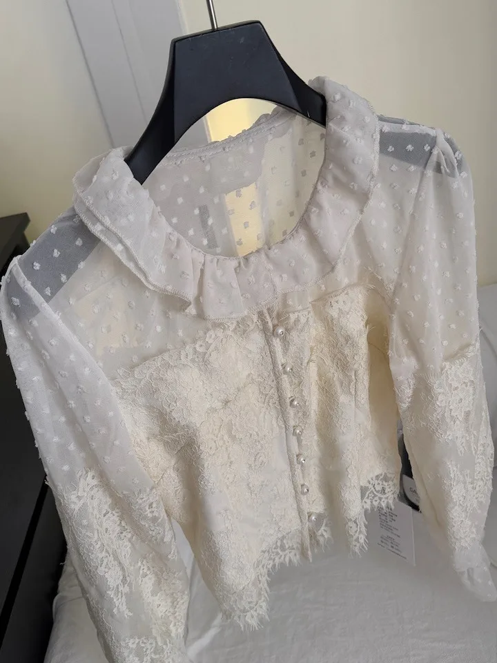 優しい風合いのヘビーウェイトレトロポルカドットレーストリムブラウス、レディースデザイン、チュールスプライシング、ウエストシェイプ、irtロングスリーブ、ポリ...