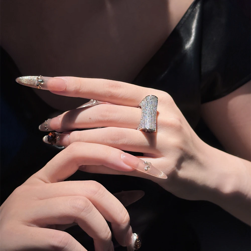 

Extrava Heavy Work Zircon Micro Paved Diamond Hollow out Wide Ring Faionable Sli Finger Ring for Ladies