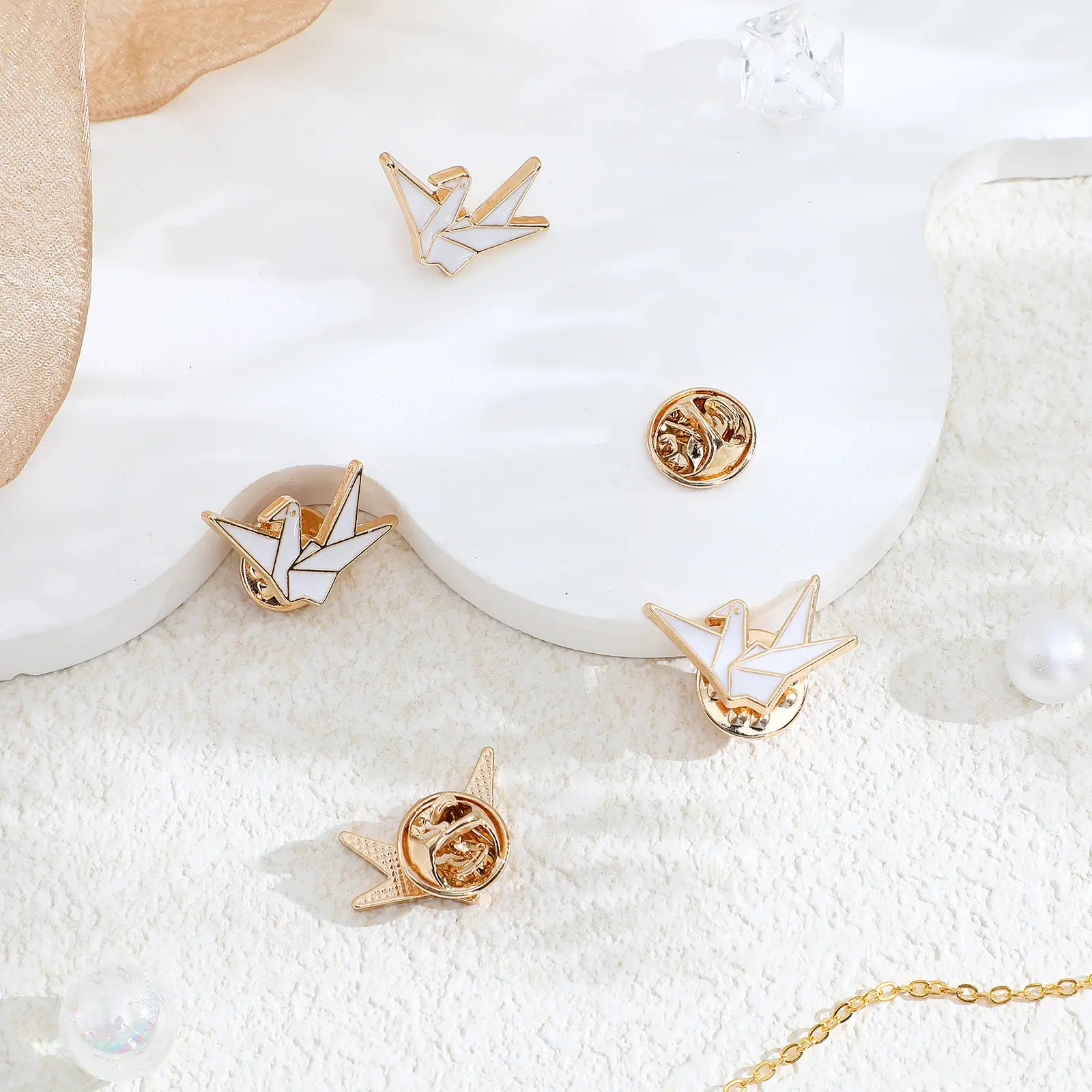 Origami Crane Brooch Pins Set of 4 – Cute Cartoon Metal Zinc Alloy Fashion Collar Pins for Women Clothes Accessories