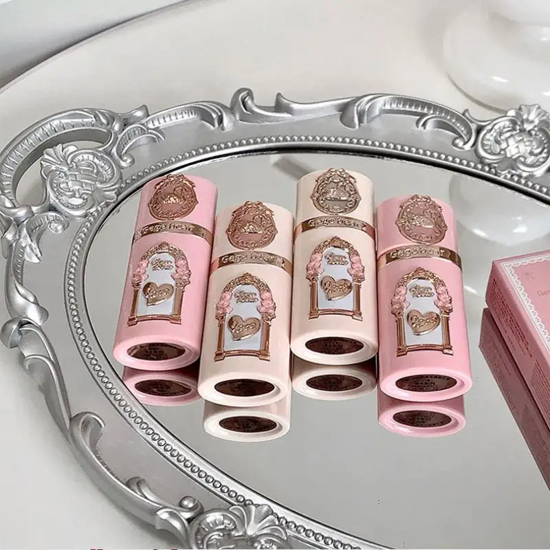 Vloeibare Blusher Kleur Gezichtsmake-up Matte Twee-in-één Vloeibare Blush Moisturizer Langdurige schoonheid Uitbreidt contracten Wangcosmetica uit