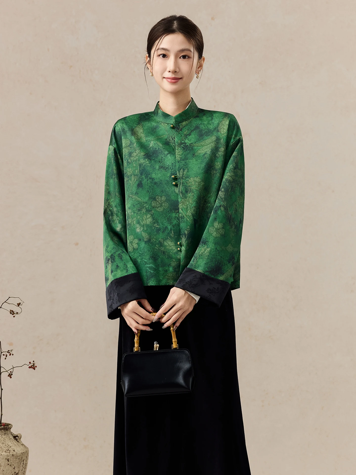 

New Chinese Sle Women's Jaet Spring 2026 Floral Embroidery Long Sve Button up Stand Fit Printed Design Faionable ...