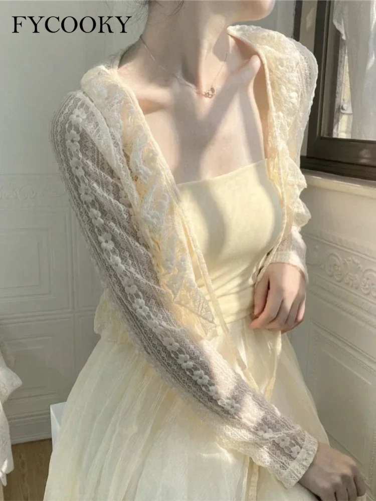 سترة نسائية صيفية بحزام من الدانتيل والمشمش لعام 2025 سترة كورية على الموضة برقبة على شكل حرف v وأكمام طويلة سترة واقية من الشمس رفيعة وواقية من الشمس للسيدات