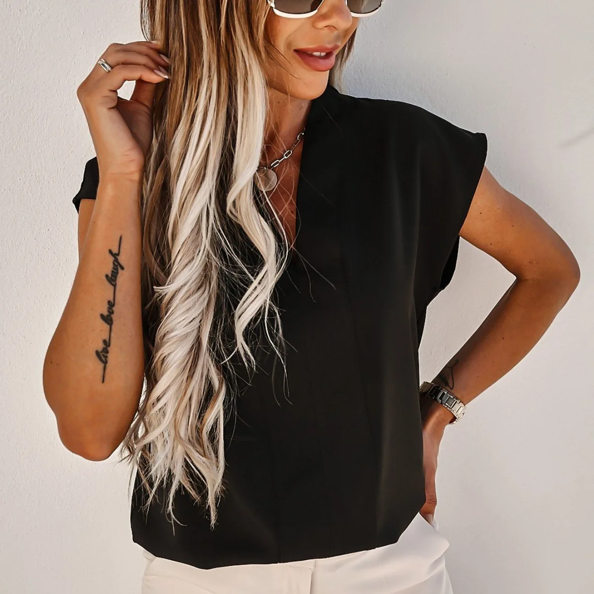 New Solid Casual Loose Sleeveless Blouses For Women Fashion Spring And Summer V-neck Loose Elegant Shirts Women Stitching Top