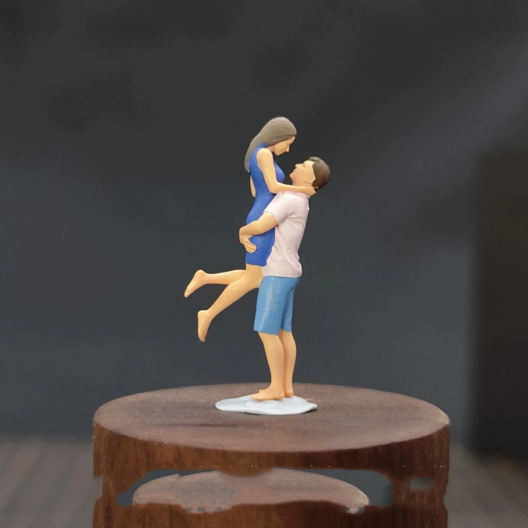 Resin Handmade Painted 1/64 Couple Collection Diorama Figure Model  Miniature Creative Photography Display Collection Decoration