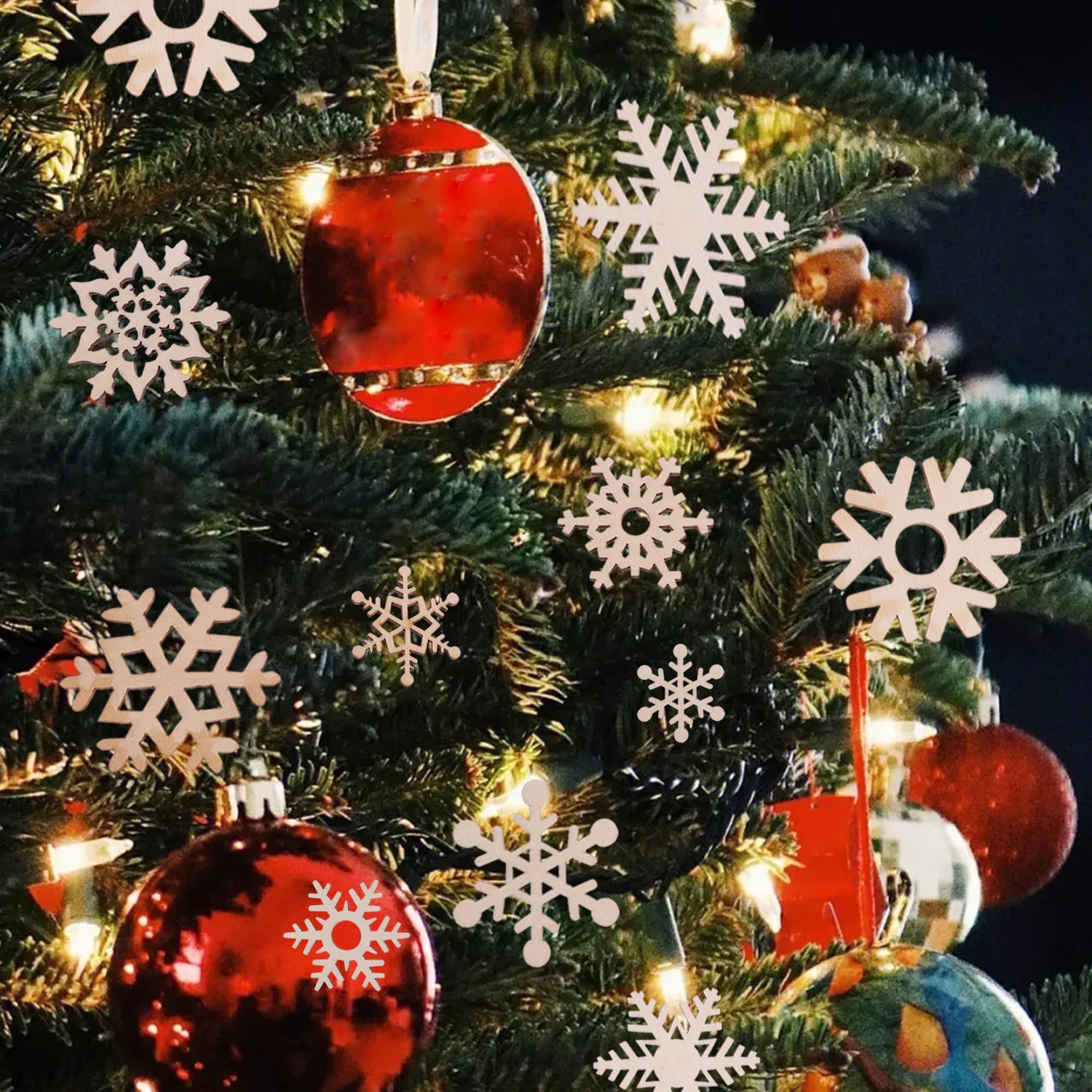 10/30/50/100pcs Christmas Wooden Snowflakes Hanging Ornaments DIY Snowflake Wooden Ornaments Cutouts Christmas Tree Decorations