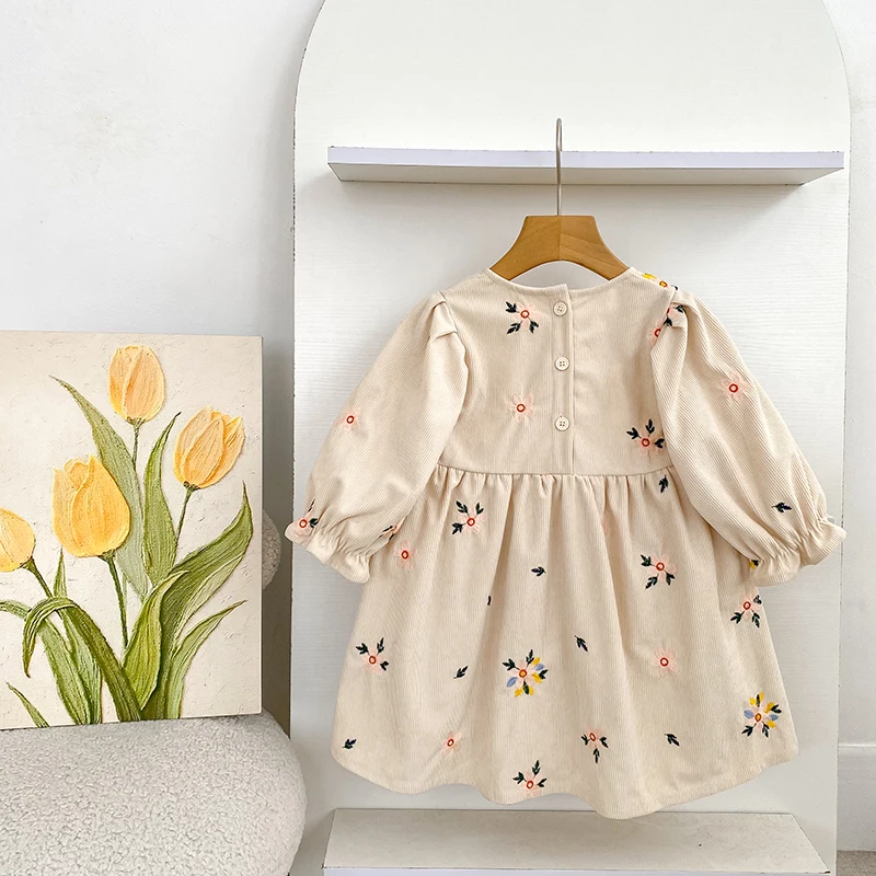 2026 Neues Herbst-Winter-Kleid für Mädchen 2-6 Jahre, Cordkleid mit Blumenstickerei, Langen Puffärmeln und Rundhalsausschnitt, A-Linien-Kleid – Detail 1